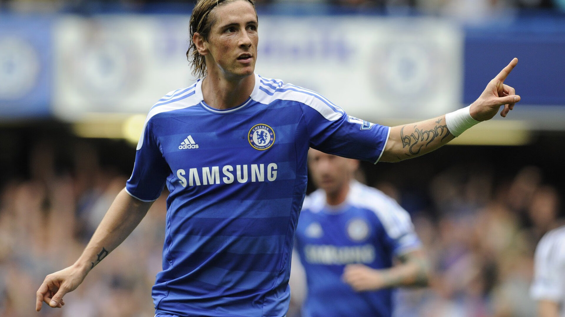 “英超积分榜形势复杂，争冠形势日益严峻”，英超积分榜超